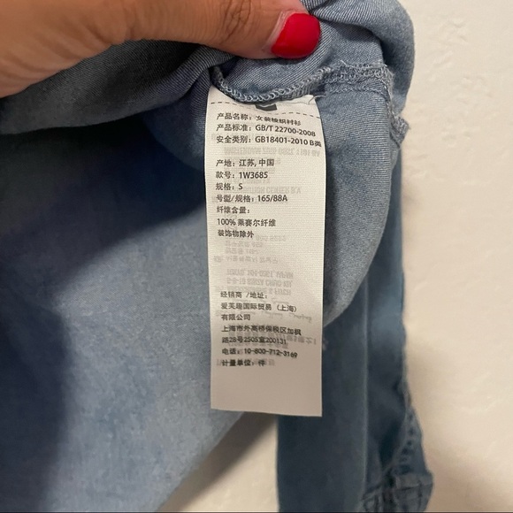 Abercrombie & Fitch Women’s Small Blue Chambray Shirt Pockets Tie Neck - Picture 9 of 9